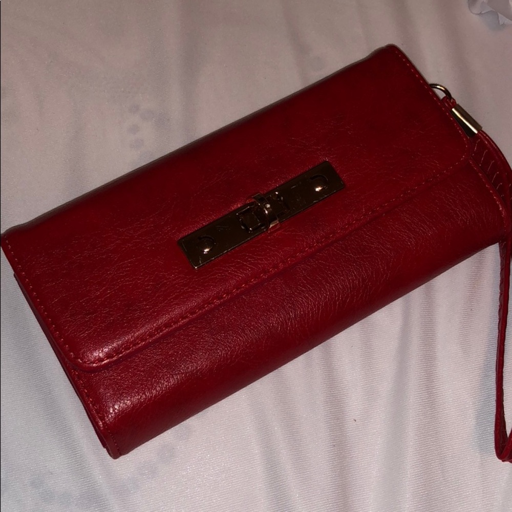 NWT 🔖🔖🔖Wristlet with optional shoulder carry